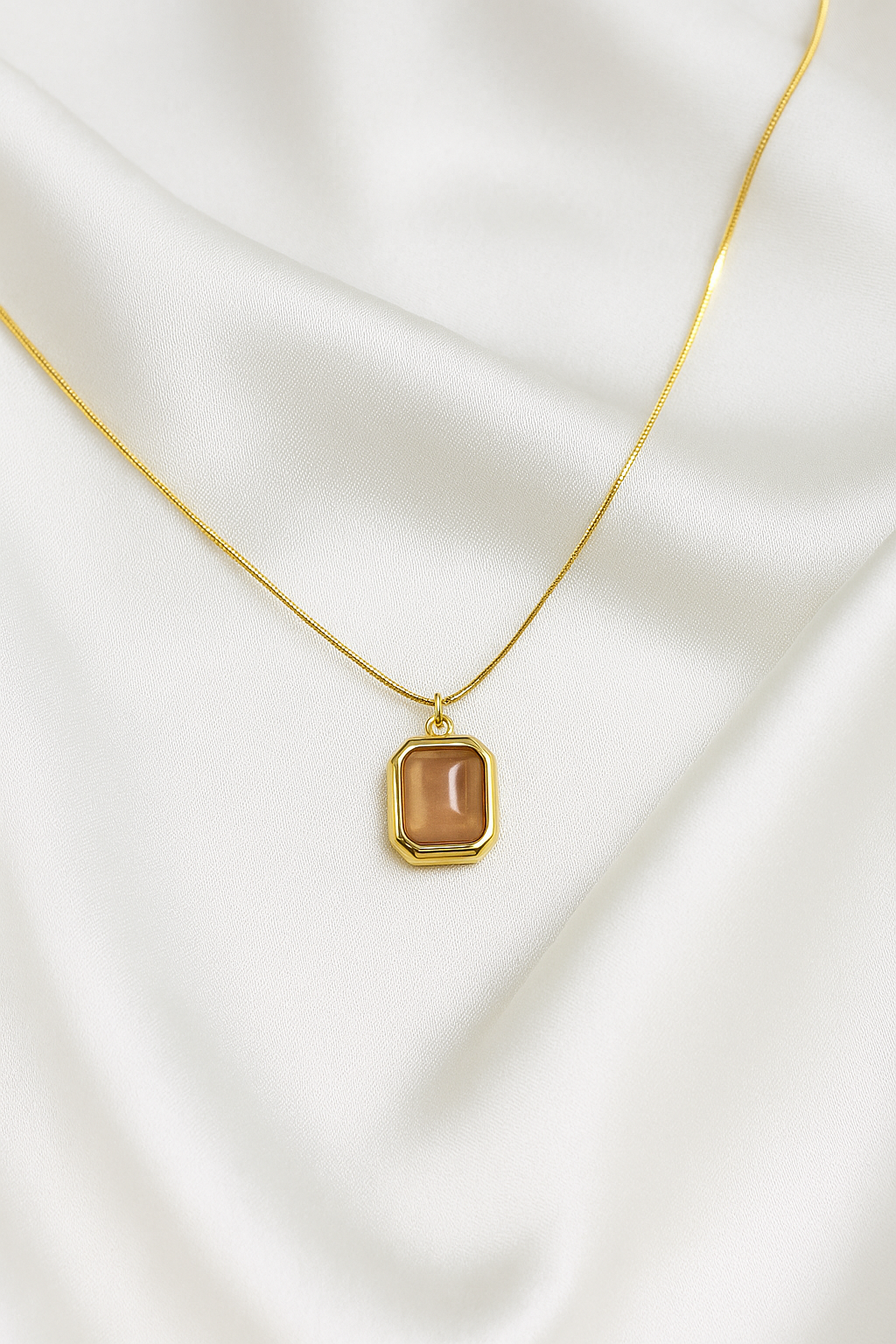 Zelra Minimal Geometric Pendant Necklace in Gold Finish (Imitation Jewelry)