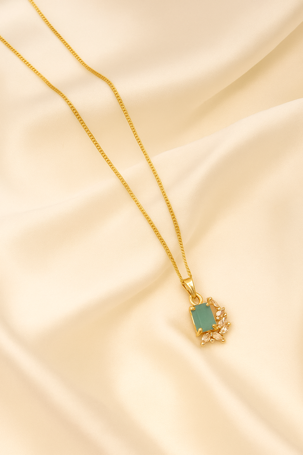 Zelra Enchanted Green Gem Pendant Necklace – Effortless Elegance Redefined