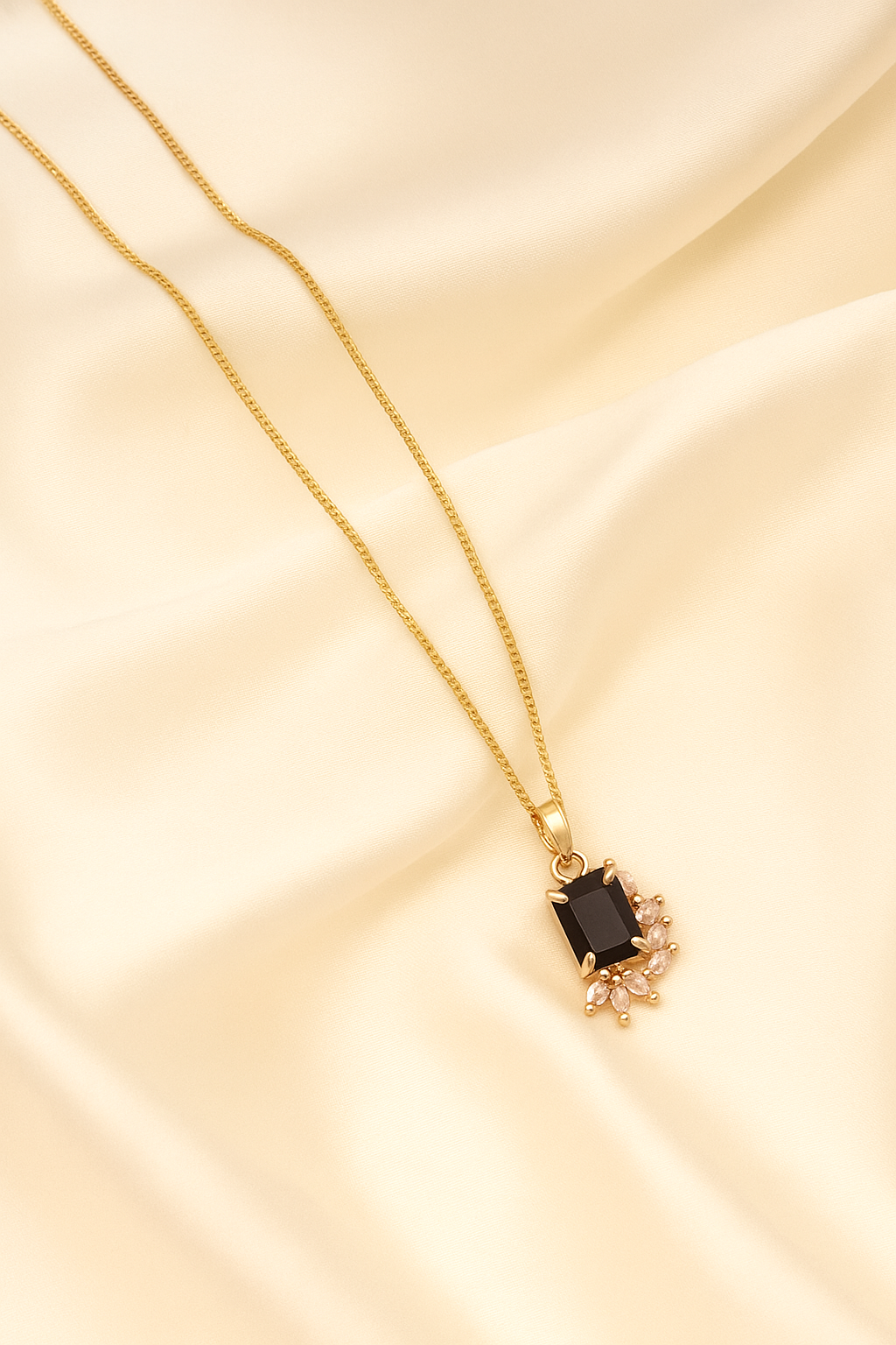 Zelra Enchanted Black Gem Pendant Necklace – Effortless Elegance Redefined