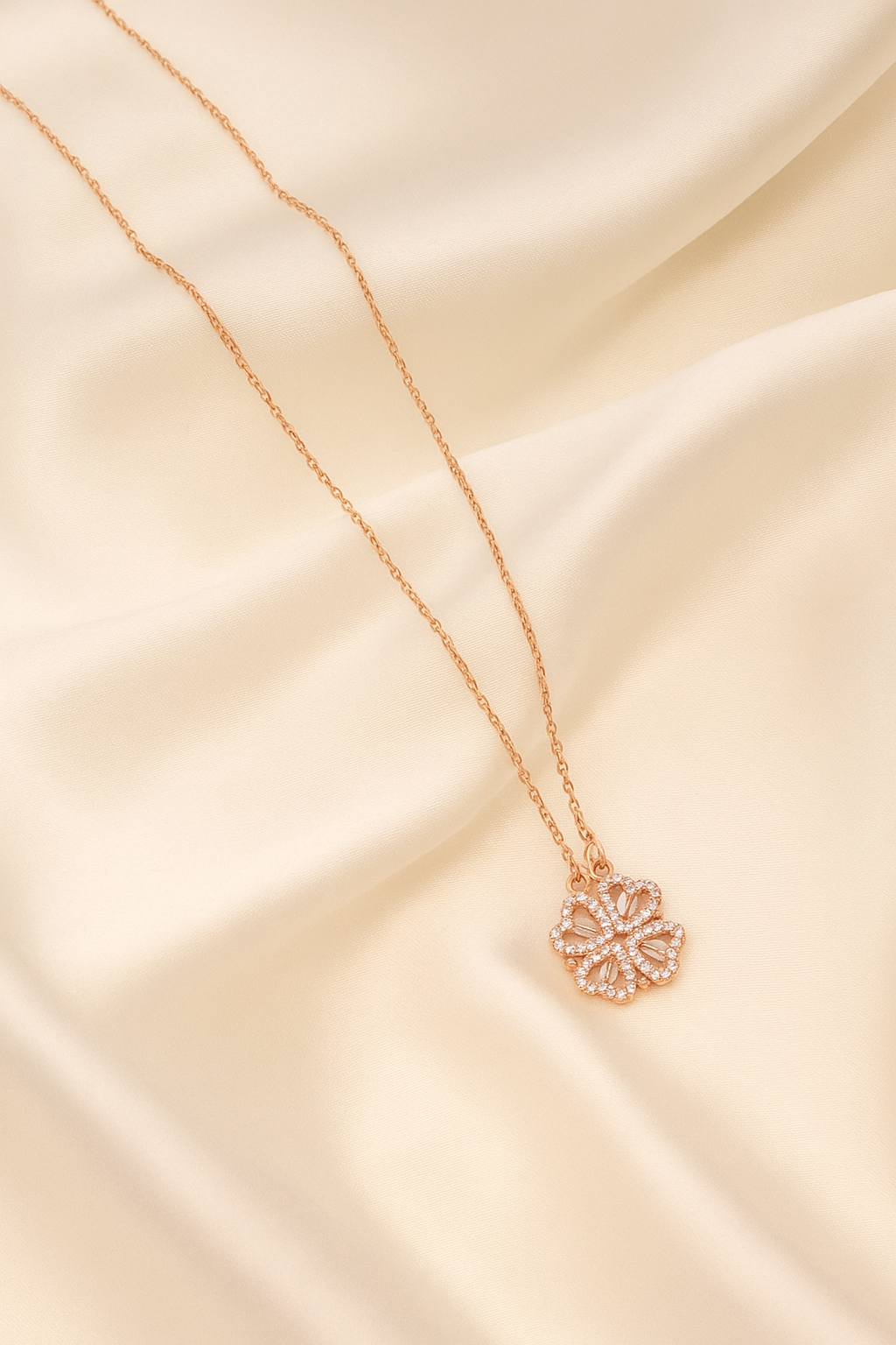 Zelra Radiant Clover Pendant Necklace – A Sparkling Symbol of Luck and Elegance